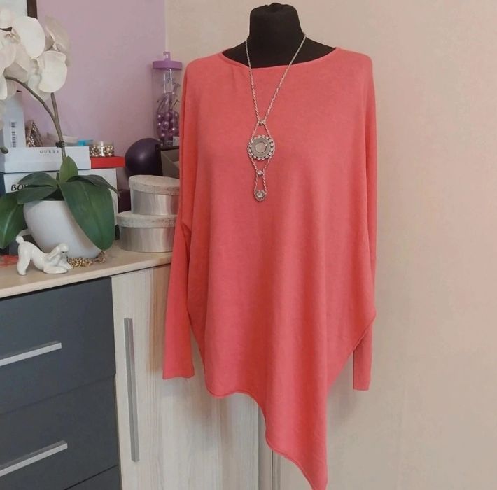 Sweter damski asymetryczny skos