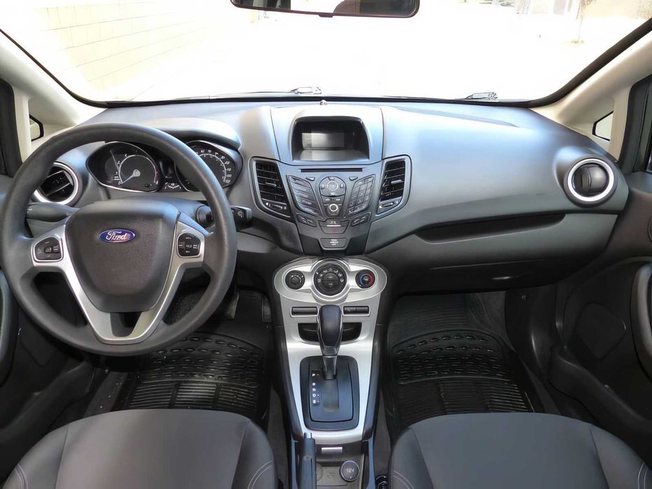 Ford Fiesta SE      2017