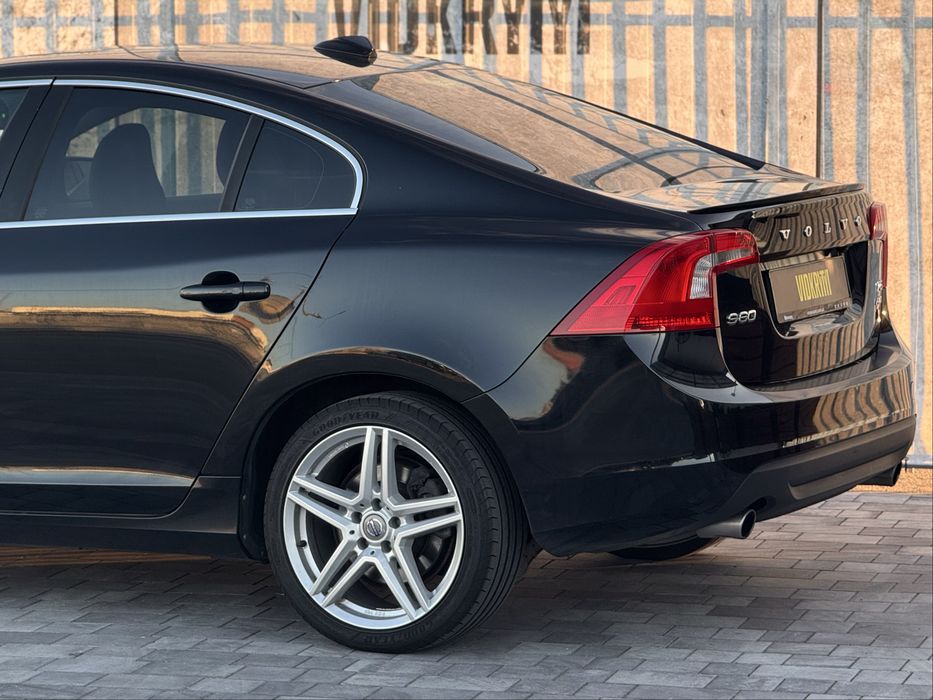 Volvo S60, 2011 року, 3.0 бензин, автомат, повний привід