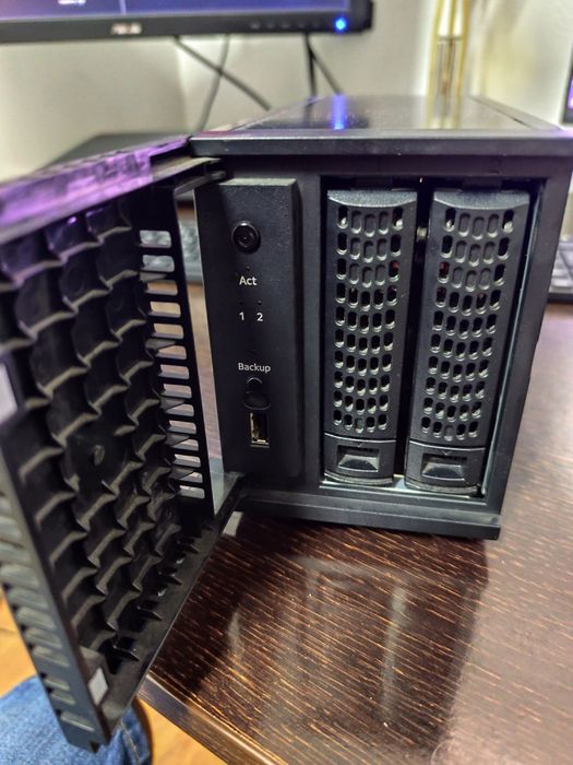 NAS NetGear com 2 Disco 2TB