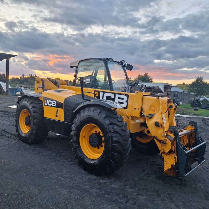 Sprzedam  ładowarkę  JCB 550 80