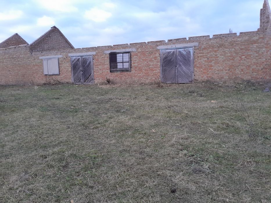 Продам приміщення під розбірку.