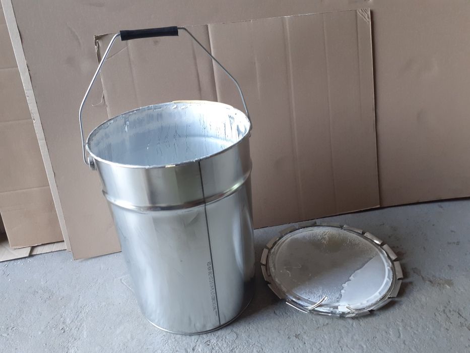 Metalowe wiadra po farbie 30 l z pokrywą transport