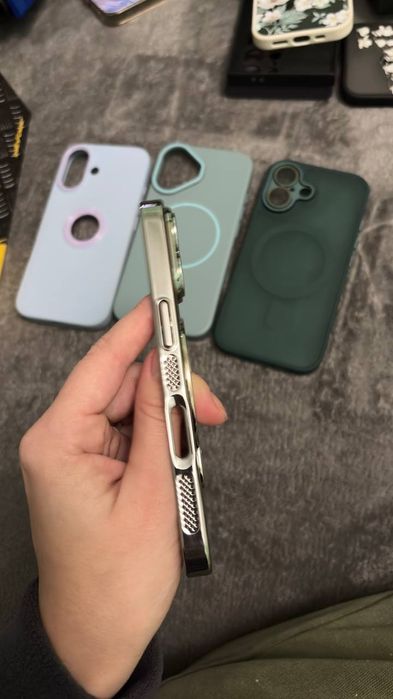 Продам чохли для iPhone 16