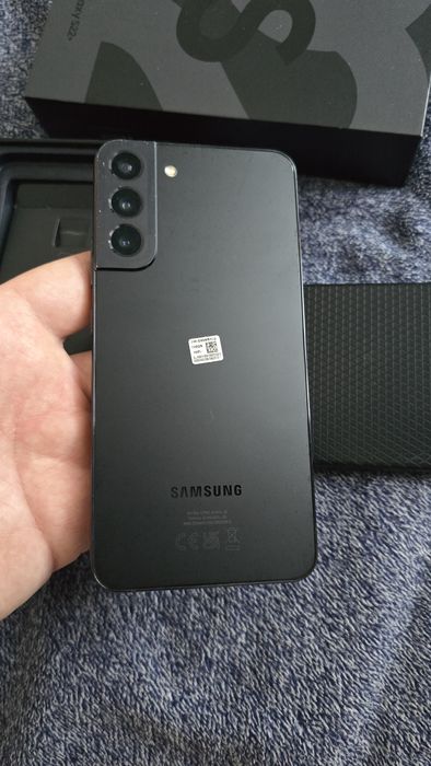 Samsung galaxy s22 plus Amoled 120 Hz Android 16