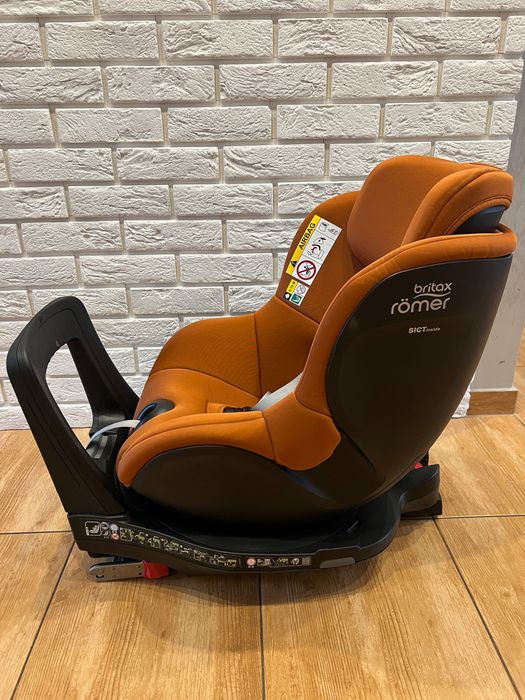 Fotelik samochodowy Britax-Romer dualfix M i-size (RWF)