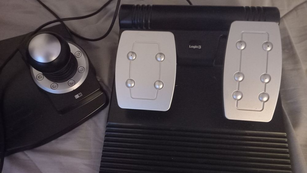 Selling Logic 3 steering wheel, used but in like-new condition.64740940707075124