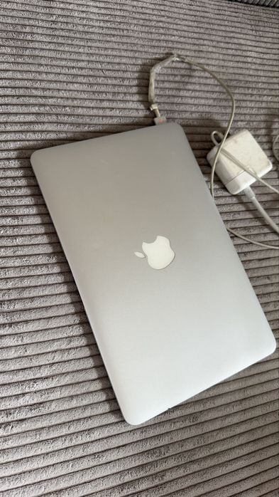 Macbook air 11 cali rok 2012