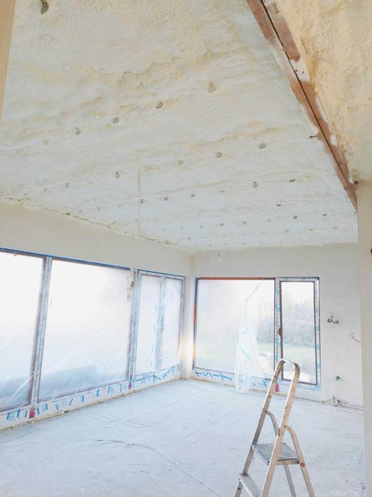 Docieplanie poddasza pianką Pianowanie PUR Ocieplanie pianą