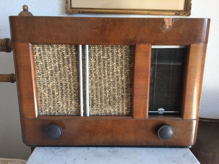 Rádio Antigo castanho