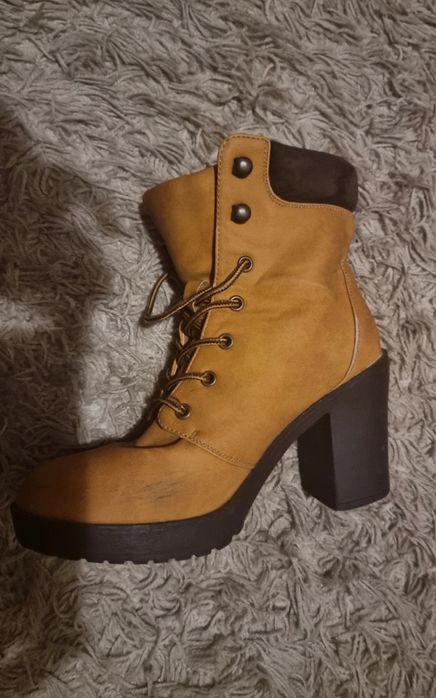 Botas pelo tornozelo