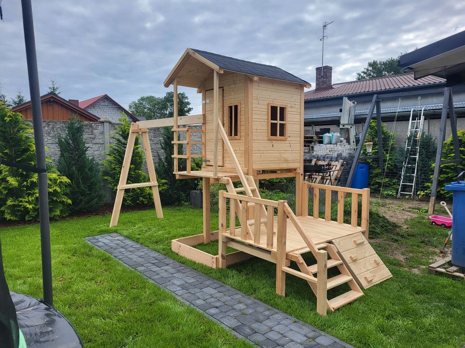 Plac zabaw domek ogrodowy