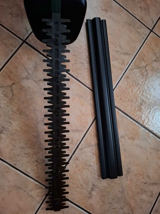 Sekator akumulatorowy BOSCH EasyHedgeCut 18V-44-11. Nowy.