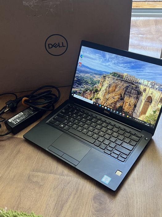 Ноутбук DELL Latitude 7390 (ВАГА 1.2кг) в ідеальному стані i5 8350U RAM 8gb ssd 128gb  АКБ 4-5 годин (підтримує Sim карту)
