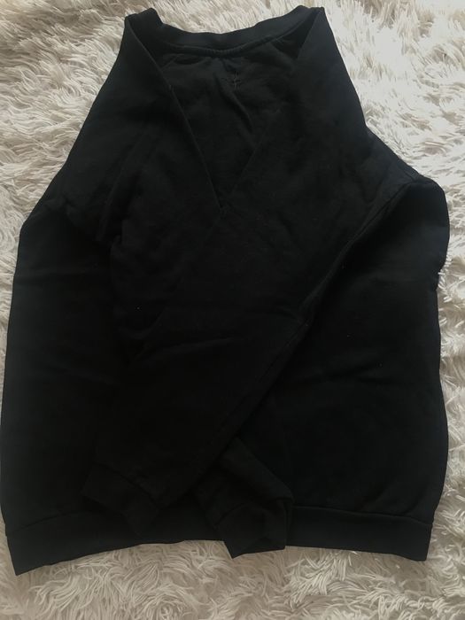 Czarna bluza z napisem