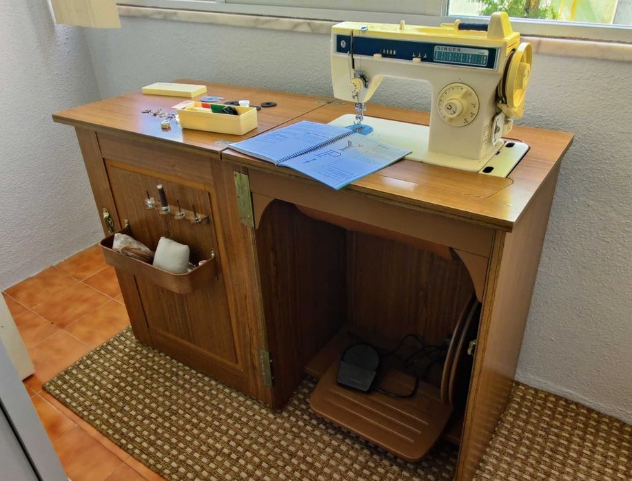 Máquina de Costura Singer 1288 com Móvel Original – Anos 80