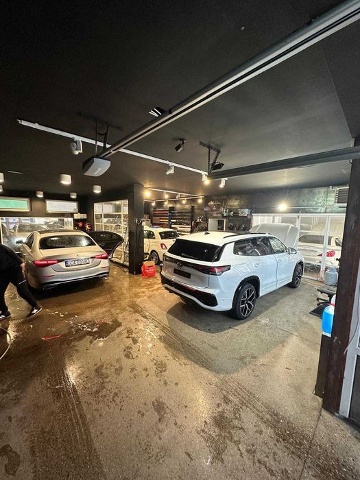 Do wynajęcia lokal w Sopocie, w bardzo atrakcyjnej i rozpoznawalnej lokalizacji, w pełni przygotowany do prowadzenia działalności auto detailingu.