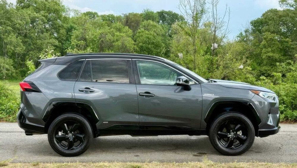 Toyota RAV4 Hybrid XSE      2021