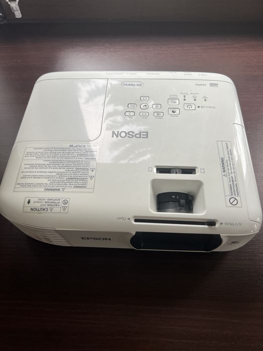 Projektor EPSON EH-TW650