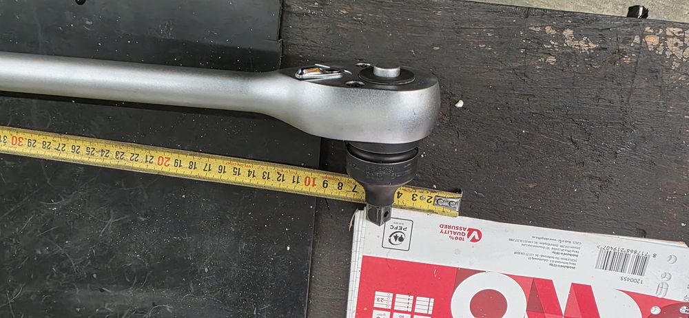 Duży bardzo solidny teleskopowy klucz z grzechotka