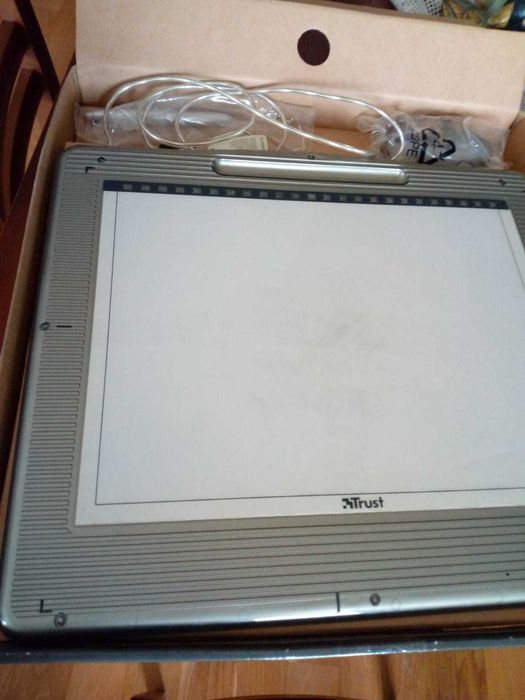 Wireless Scroll Tablet Trust