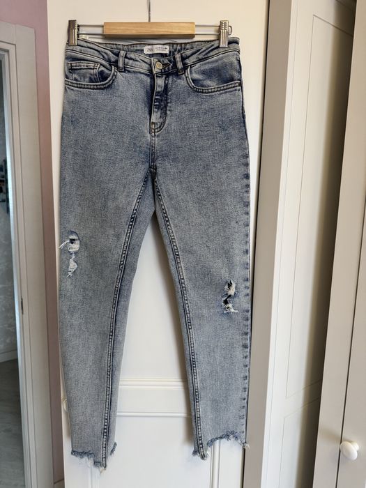 Продам джинсы для девочки zara