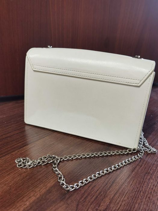 Біла сукня з піджаком