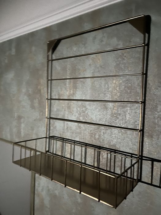 Suporte de parede em dourado / usado