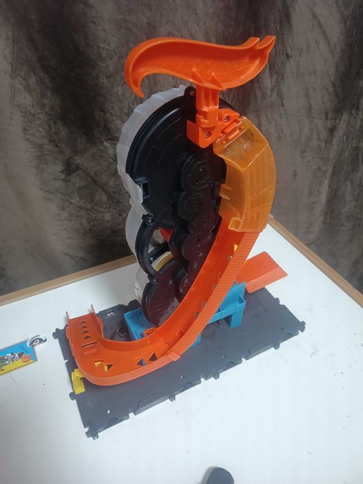 Трек HOT WHeels City шиномонтаж