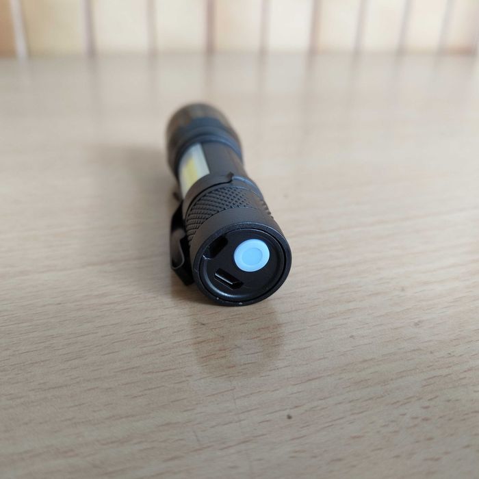 Lanterna Em Caixa Impermeável