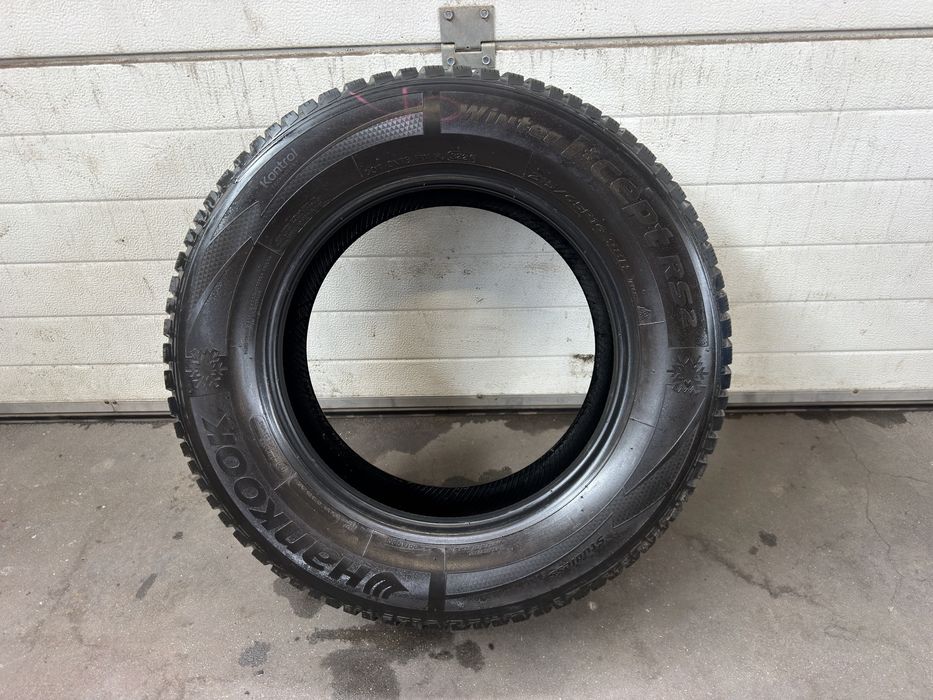 Pojedyncza opona zimowa Hankook 215/65/16 98H