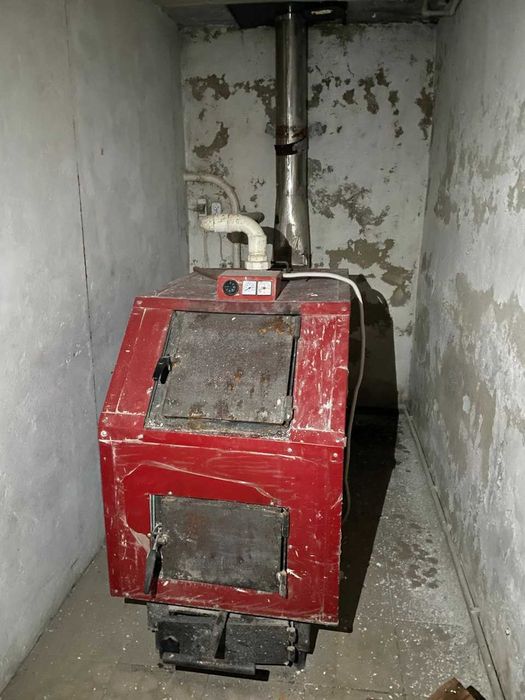 Продам нежитлову будівлю під магазин / комерцію в смт Калинопіль