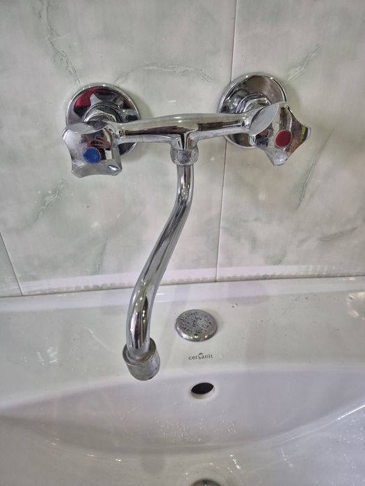 Umywalka z nogą Cersanit