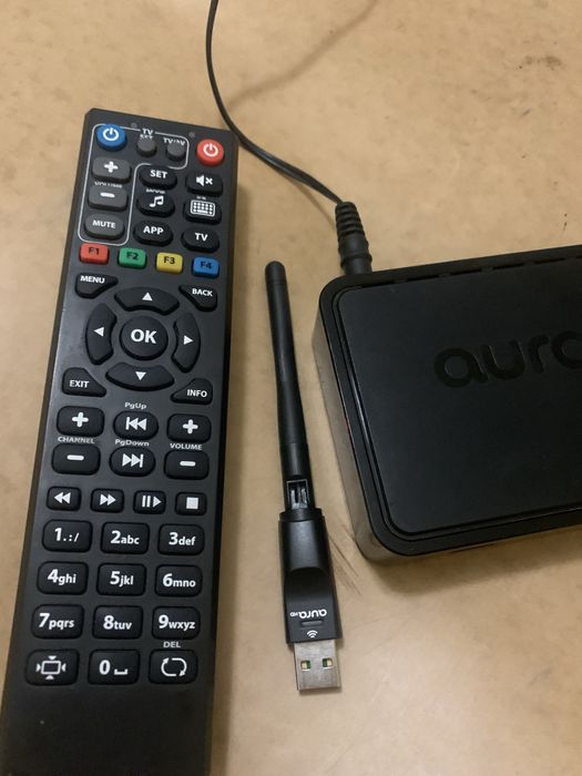Компактный медиаплеер (STB), Aura HD как новый