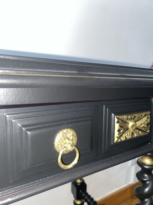 Mesinha com gaveta estilo gótico barroco