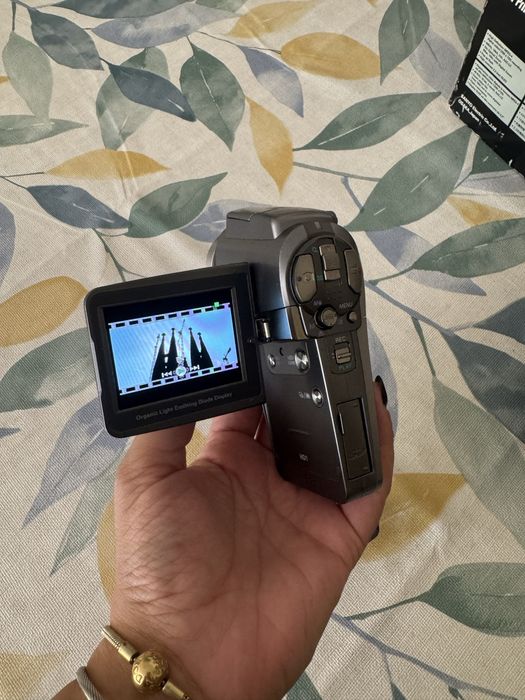 Câmara de vídeo digital Sanyo Xacti VPC-HD1, em muito bom estado e com conjunto completo de acessórios