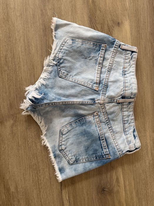 Calções ganga - Marca Bershka