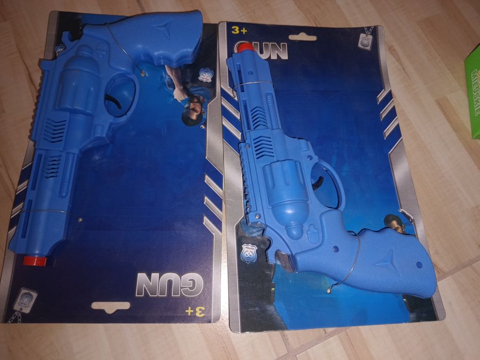 Dwa pistolety dla chłopców