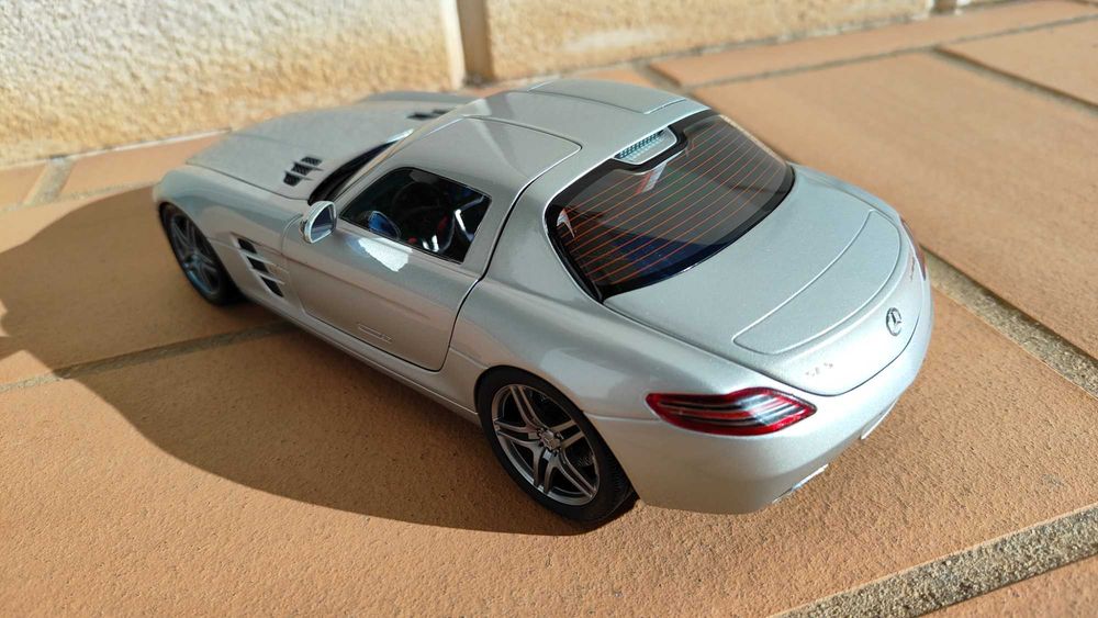 Mercedes Benz SLS Coupé Minchamps 1/18