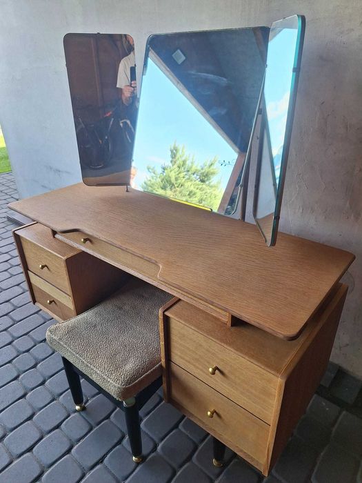 Przepiękna toaletka, solidne drewno