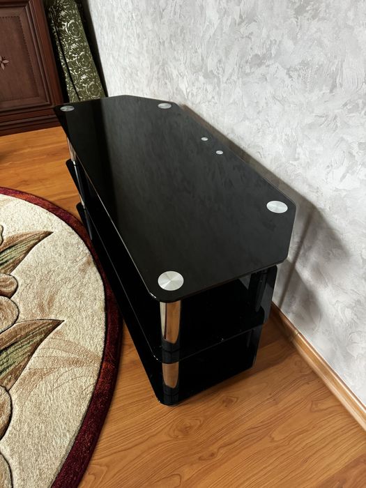 Столик для телевізора як новий