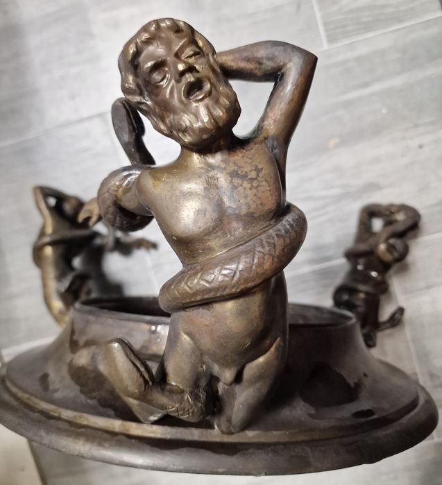 Mosiężny elementy żyrandola lub pokrywy