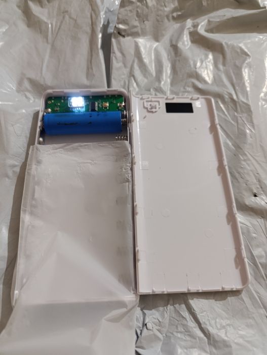 Продам корпус повербанка на 8 акумуляторів 18650