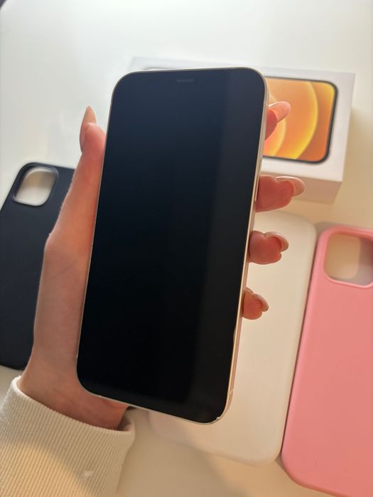 iPhone 12 + 4x etui gratis