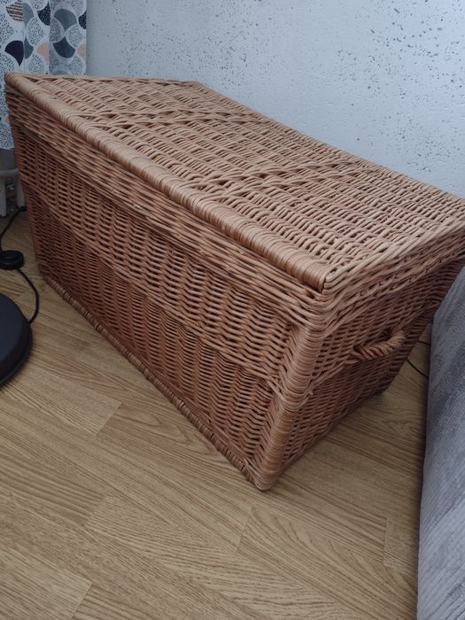 Duży kosz z wikliny