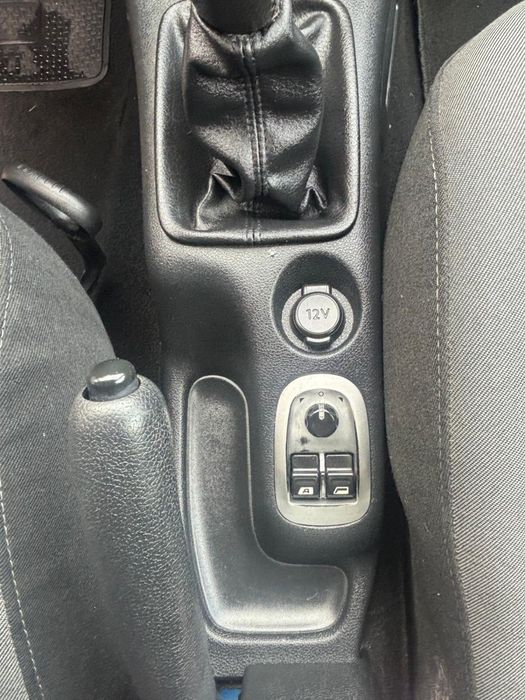 Peugeot 206 + 1.1 com 153mil Klm 2009