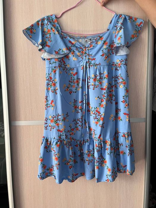 Легеньке літнє плаття