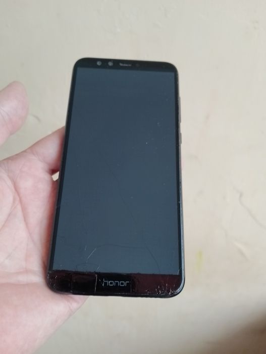 Дешевий робочий телефон для дзвінків або на відновлення