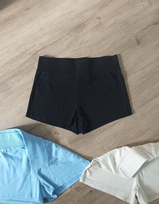 3 pak krótkich spodenek szorty 3 szt czarne błękitne i kremowe