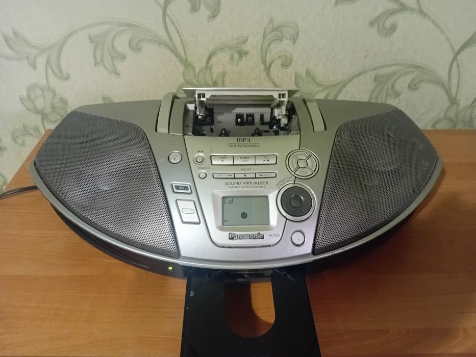 Бумбокс Lg CD-323AX ,Panasonic RX-E23
